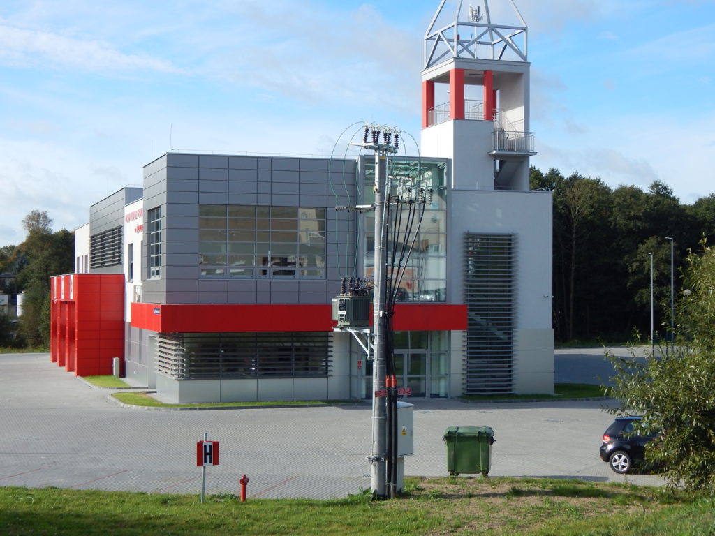 Stacja transformatorowa na osiedlu mieszkaniowym