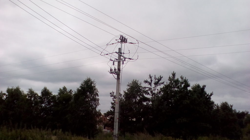 Schemat elektryczny na ekranie monitora